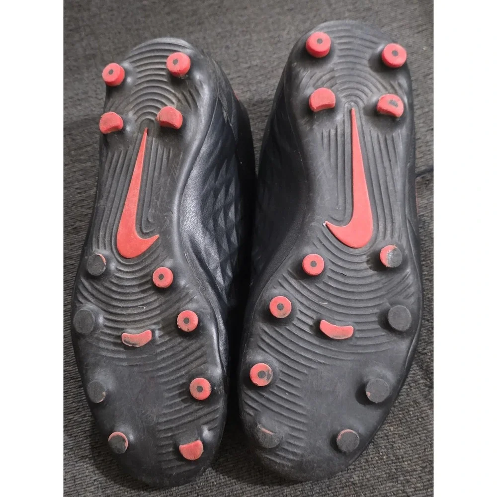 NikeJr Tiempo Legend 8 Club Soccer Cleats Black Crimson Youth Size 5Y AT5881-060